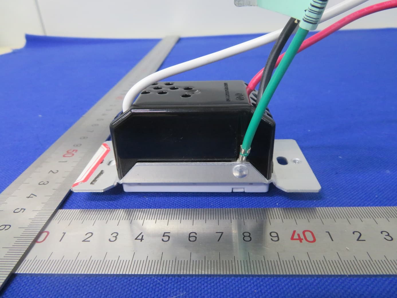 In-Wall Accessory Smart Switch - FCC ID 2AKCY-HIWACS1BLE40A - Cooper Lighting LLC (2)