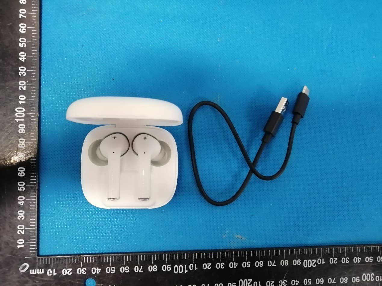 Bluetooth Gaming Headsets - FCC ID 2AKFED424 - The Art of Utility AB (4)