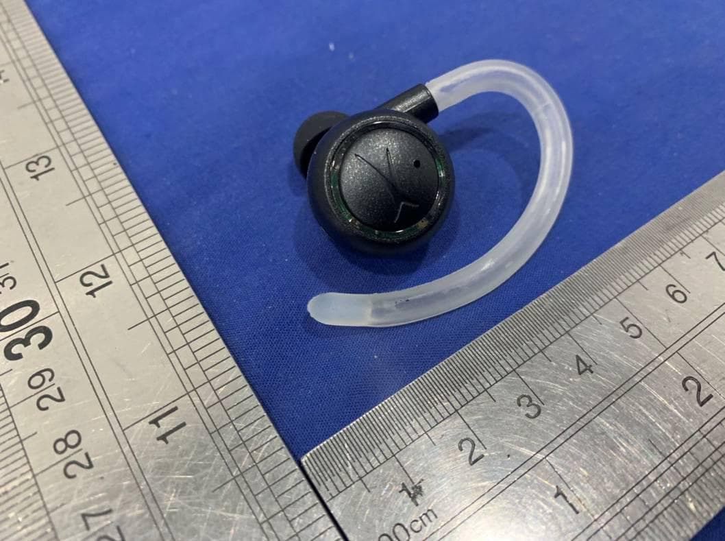 TRUE EVO GLOW TRULY WIRELESS EARPHONE - FCC ID 2AKI8-MZX758L - TOPWAY EM ENTERPRISE LTD. (3)