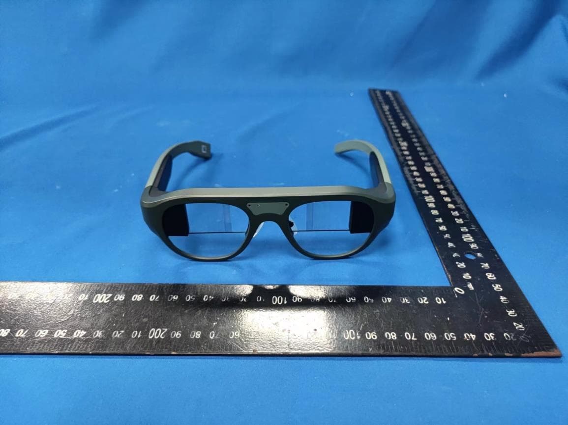 Leion Hey AR GLasses - FCC ID 2AKLNG35A0 - Beijing LLVision Technology Co., Ltd. (4)
