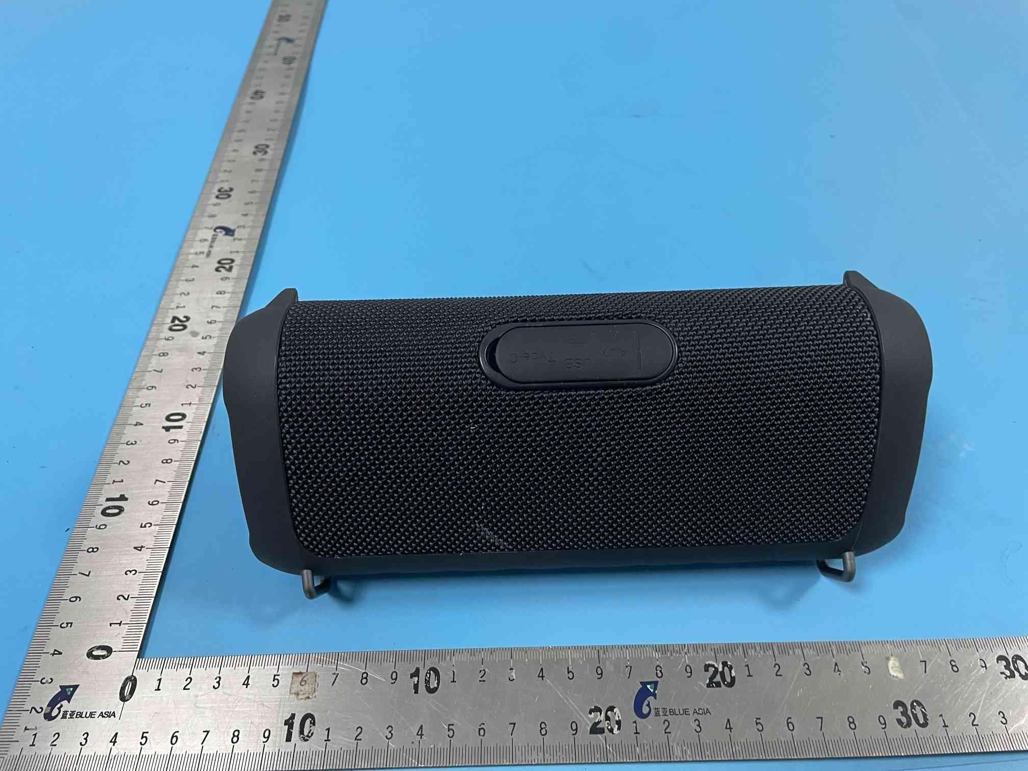 portable speaker - FCC ID 2AKRC-T18 - Shenzhen hutianmei Technology Co.,Ltd (3)