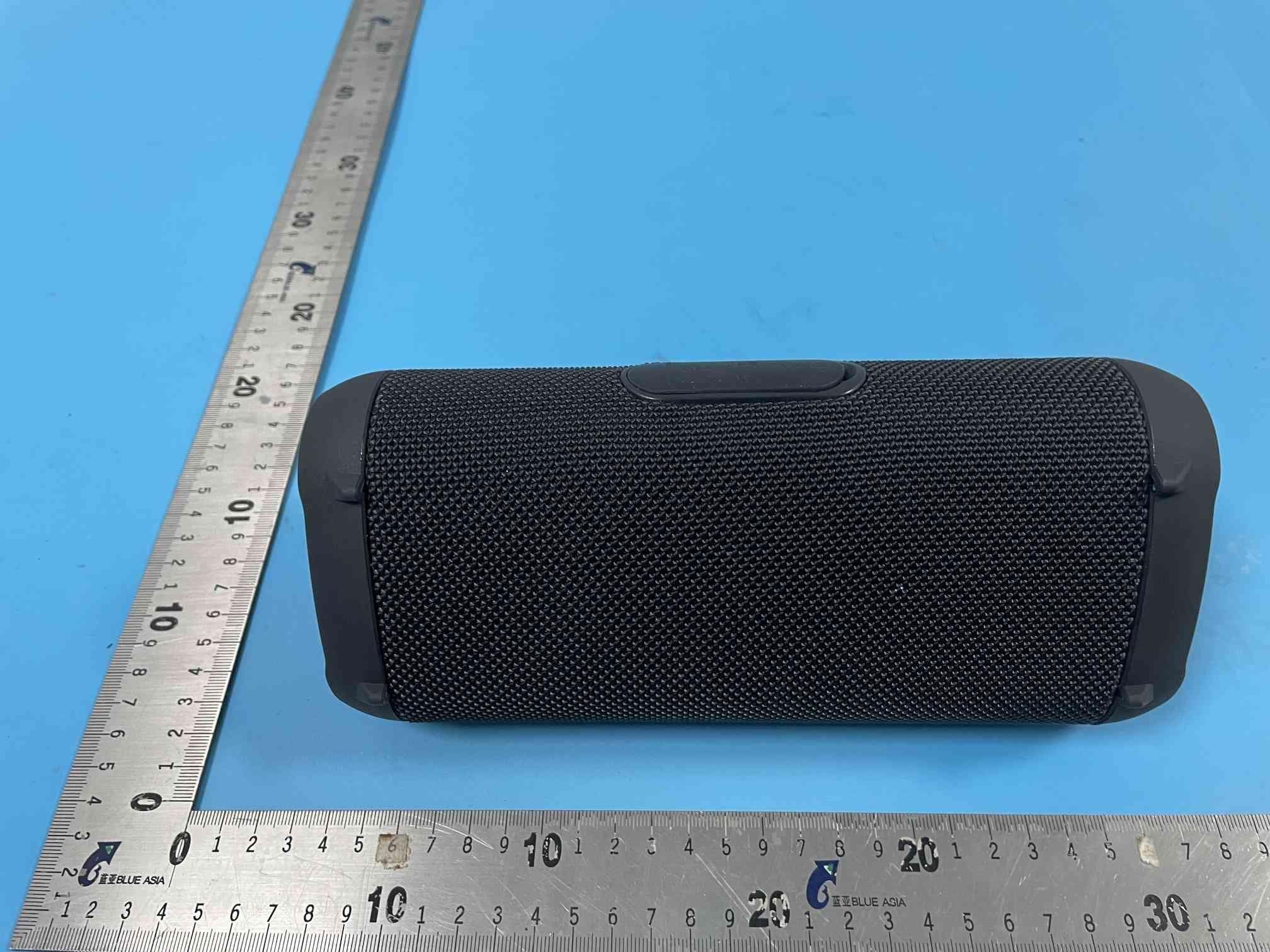 portable speaker - FCC ID 2AKRC-T18 - Shenzhen hutianmei Technology Co.,Ltd (2)