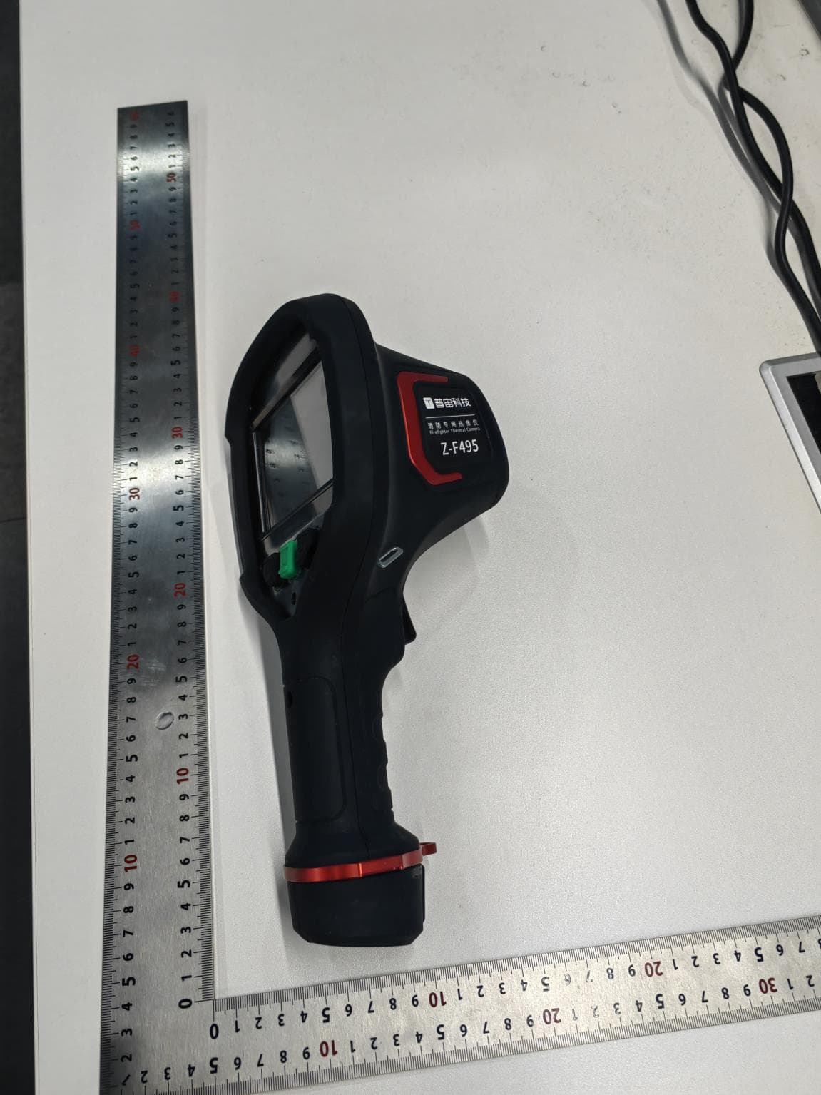 Firefighter thermal camera - FCC ID 2AKU5ZC17 - Wuhan Guide Sensmart Tech Co., Ltd (2)