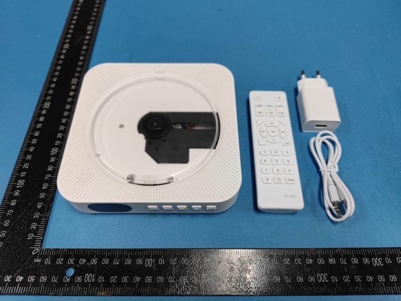 portable bluetooth CD player - FCC ID 2AL7FFCD-909 - Focus Industrial (HongKong) Development CO.,LIMITED (2)