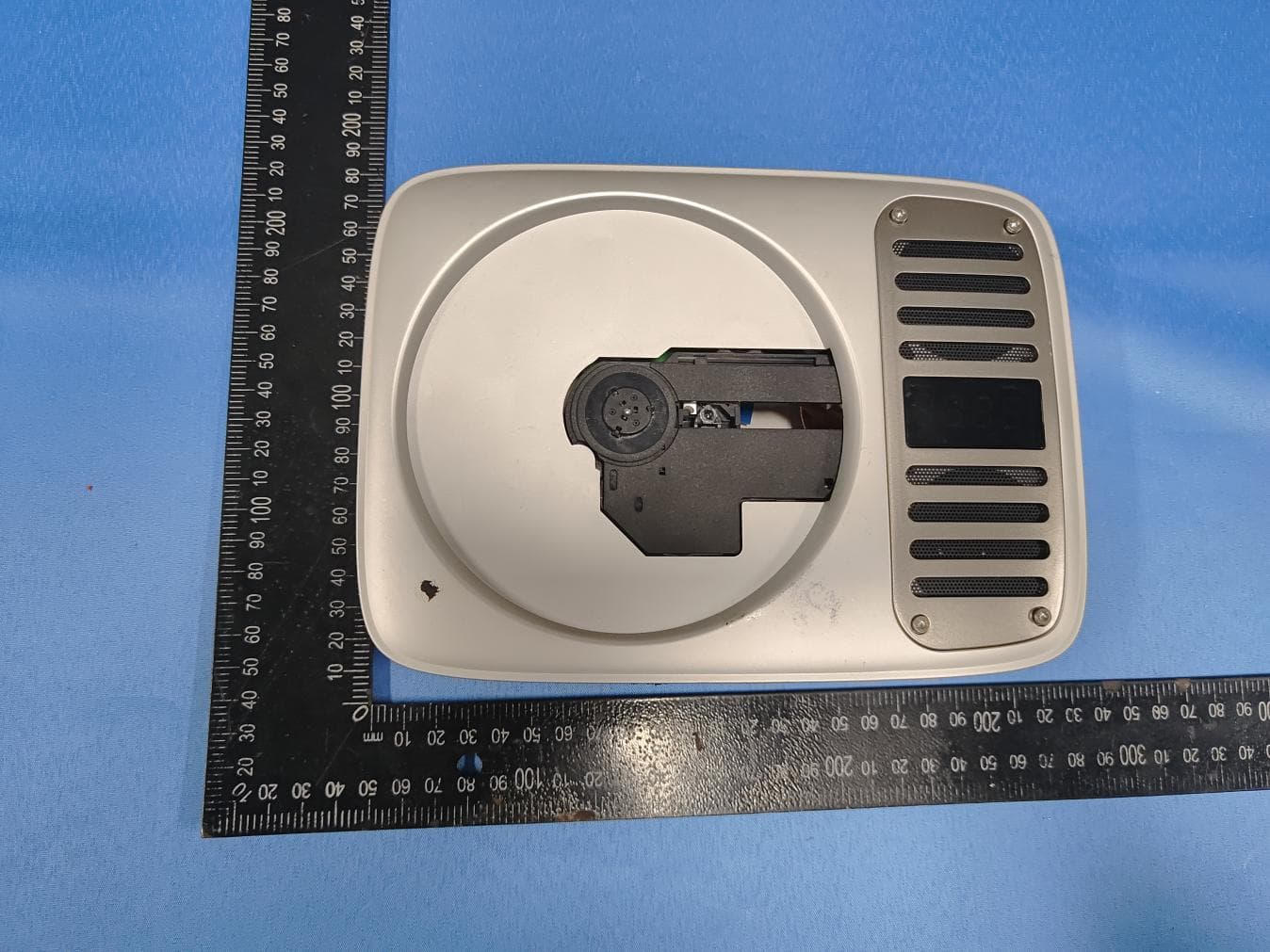 portable bluetooth CD player - FCC ID 2AL7FFCD-W100 - Focus Industrial (HongKong) Development CO.,LIMITED