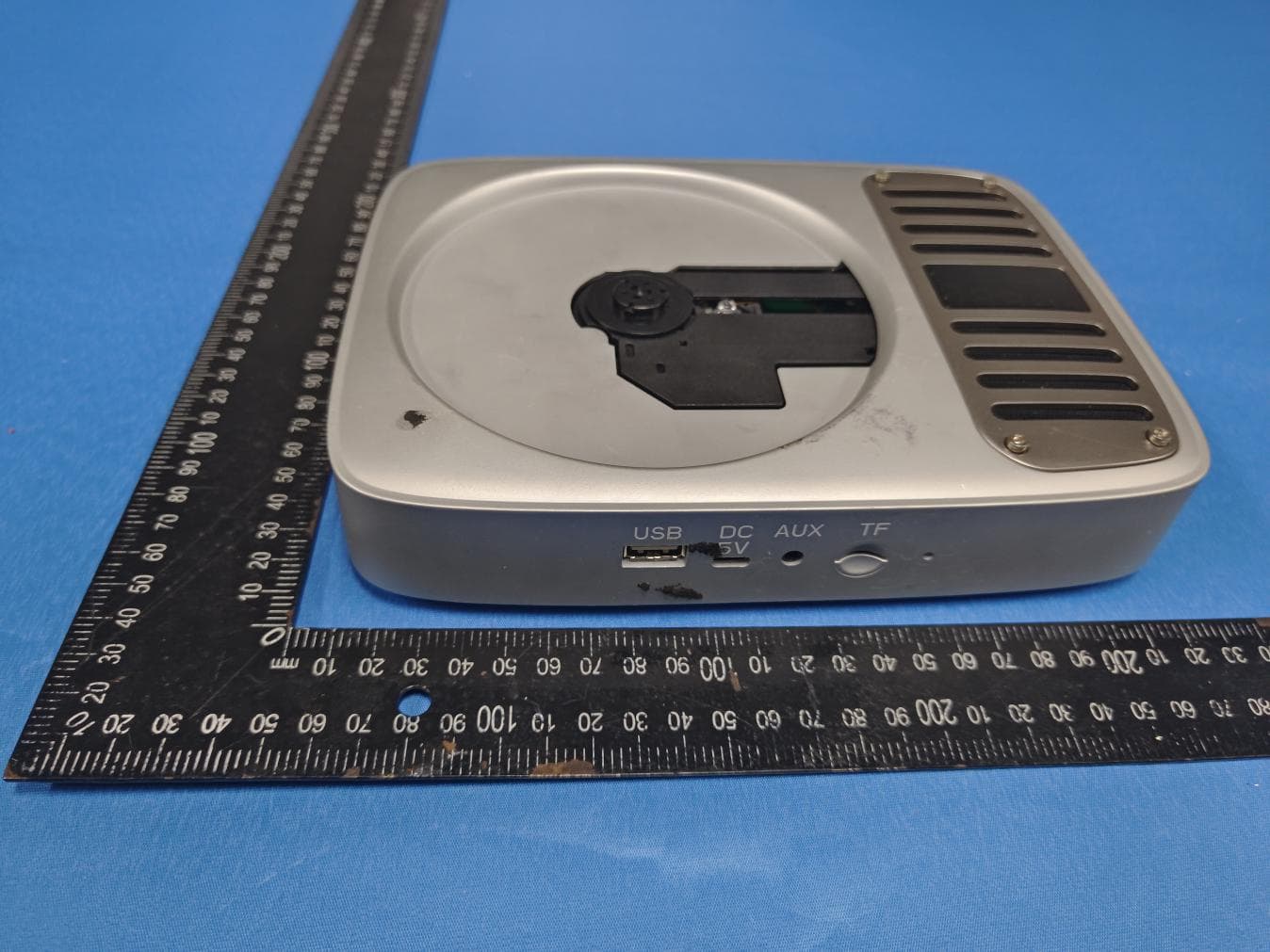 portable bluetooth CD player - FCC ID 2AL7FFCD-W100 - Focus Industrial (HongKong) Development CO.,LIMITED (5)