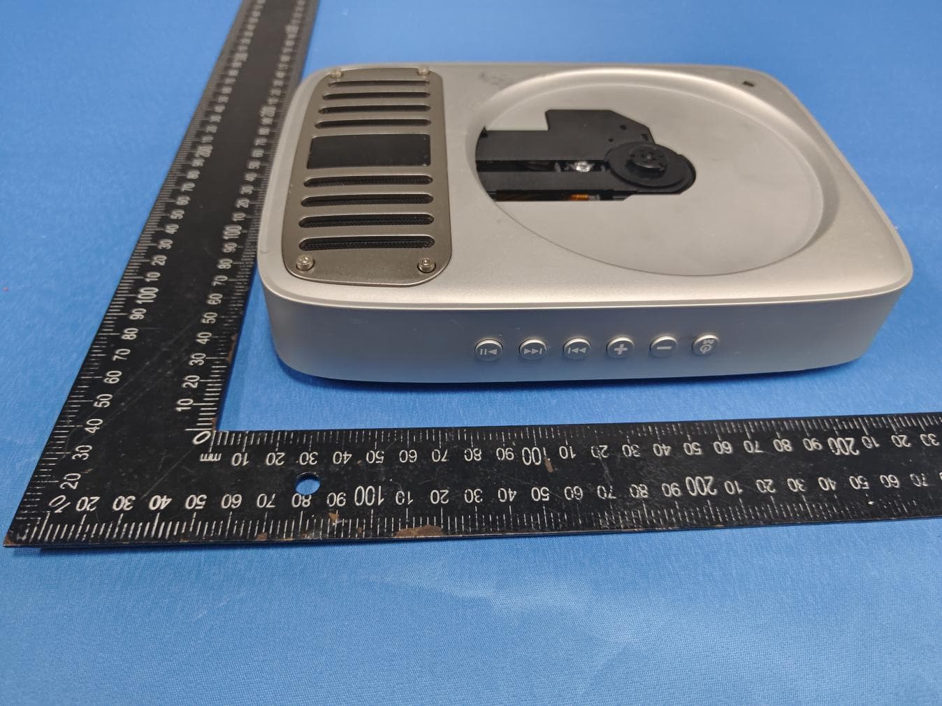 portable bluetooth CD player - FCC ID 2AL7FFCD-W100 - Focus Industrial (HongKong) Development CO.,LIMITED (2)