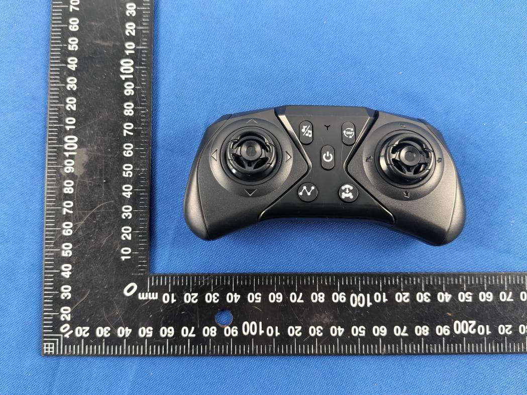 Dual control with music, wheels, lights, and 2 lights on the car body - FCC ID 2AL7W-108A - WEI SHENG DA TOYS FACTORY
