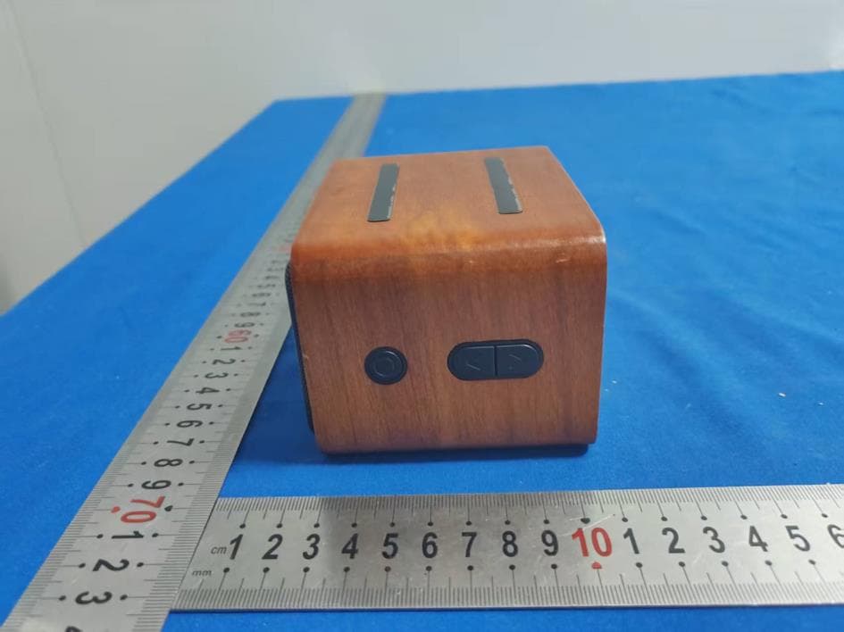 Wooden speaker with wireless charging - FCC ID 2ALCF-XO9672 - Dongguan Xing Yue Electronic co., Ltd (5)