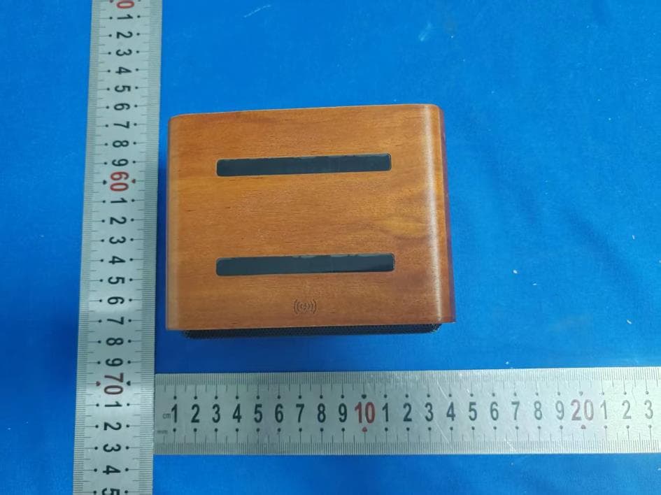 Wooden speaker with wireless charging - FCC ID 2ALCF-XO9672 - Dongguan Xing Yue Electronic co., Ltd