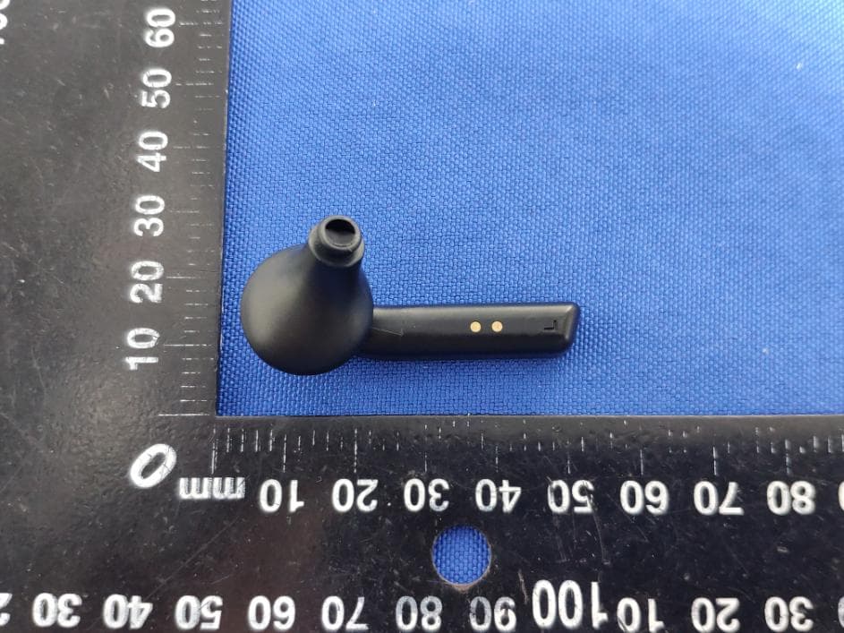 TWS Earphones and Charging Case - FCC ID 2ALCFXO-9852 - Dongguan Xing Yue Electronic co., Ltd