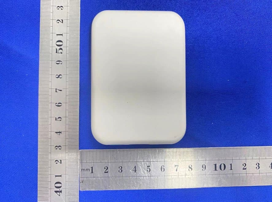 Power bank with wireless charger - FCC ID 2ALCFXY-PR018 - Dongguan Xing Yue Electronic co., Ltd (2)
