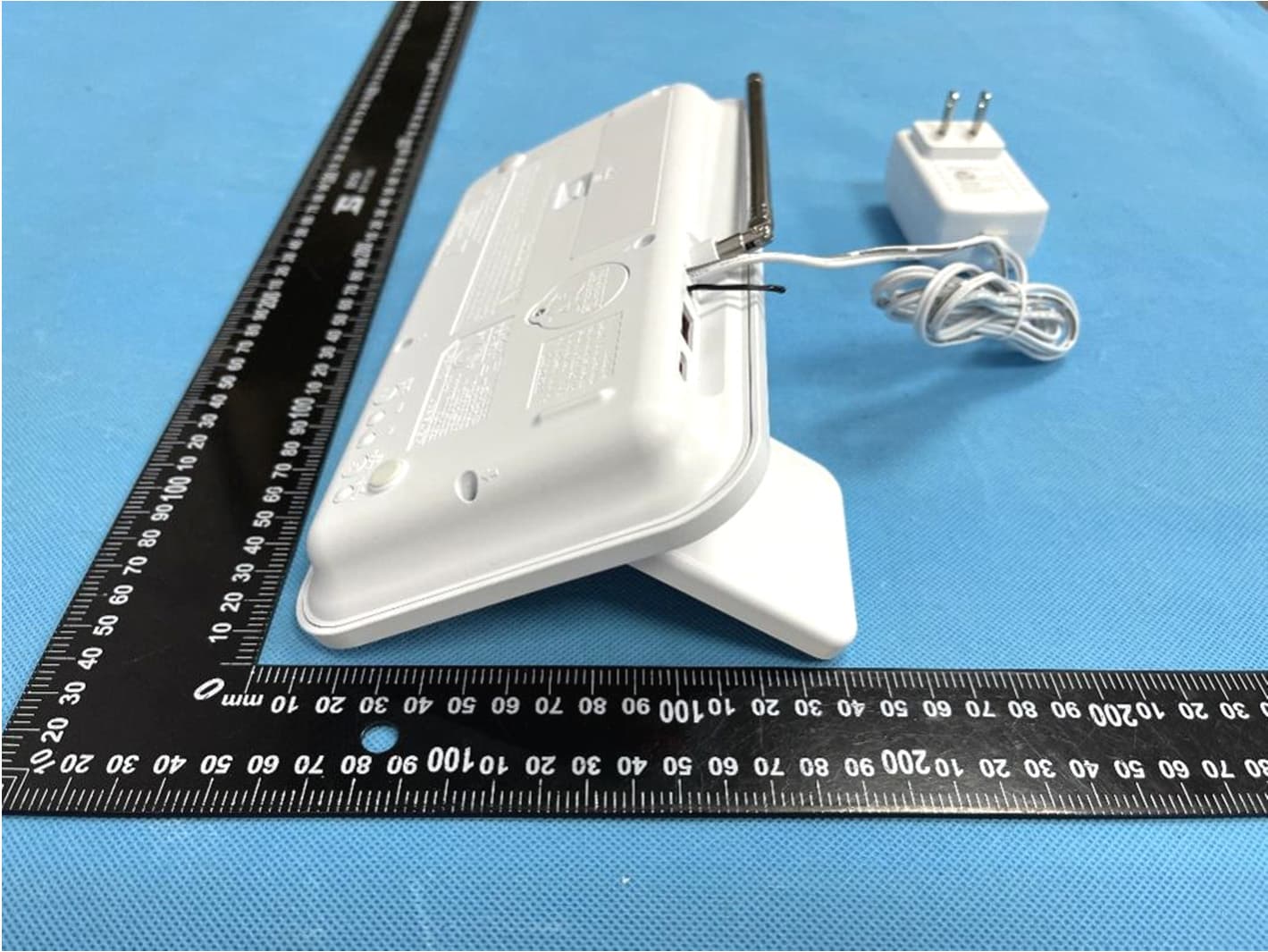 Alarm Clock Radio with Weather Band and Wireless Charger - FCC ID 2ALCVWBS12 - Emerson Radio Corp. (5)