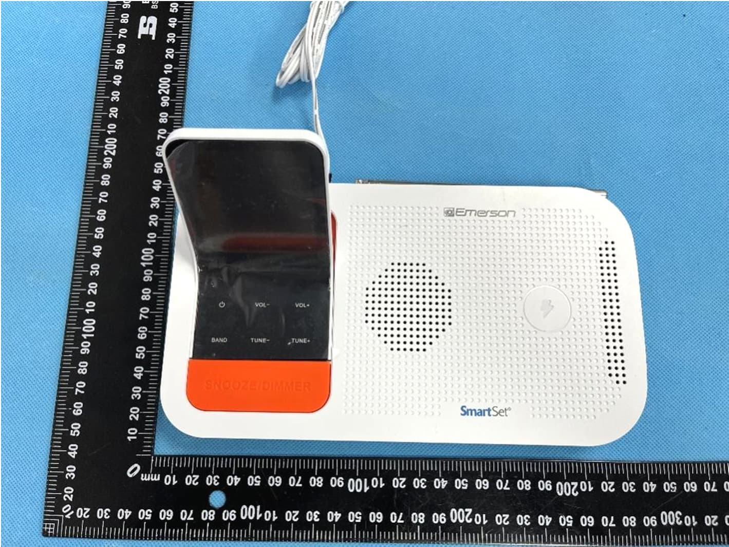 Alarm Clock Radio with Weather Band and Wireless Charger - FCC ID 2ALCVWBS12 - Emerson Radio Corp. (3)