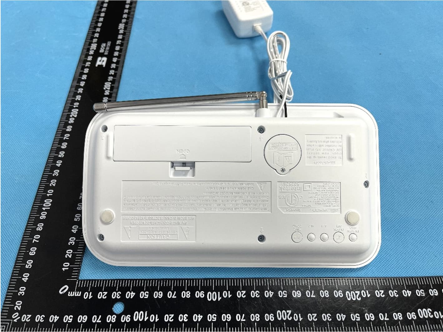 Alarm Clock Radio with Weather Band and Wireless Charger - FCC ID 2ALCVWBS12 - Emerson Radio Corp. (4)