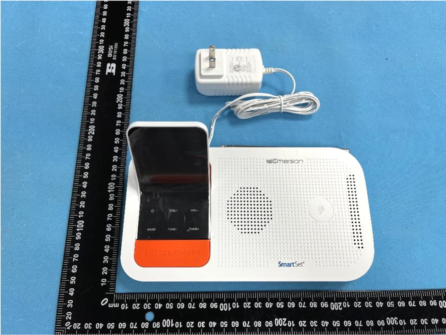 Alarm Clock Radio with Weather Band and Wireless Charger - FCC ID 2ALCVWBS12 - Emerson Radio Corp. (2)