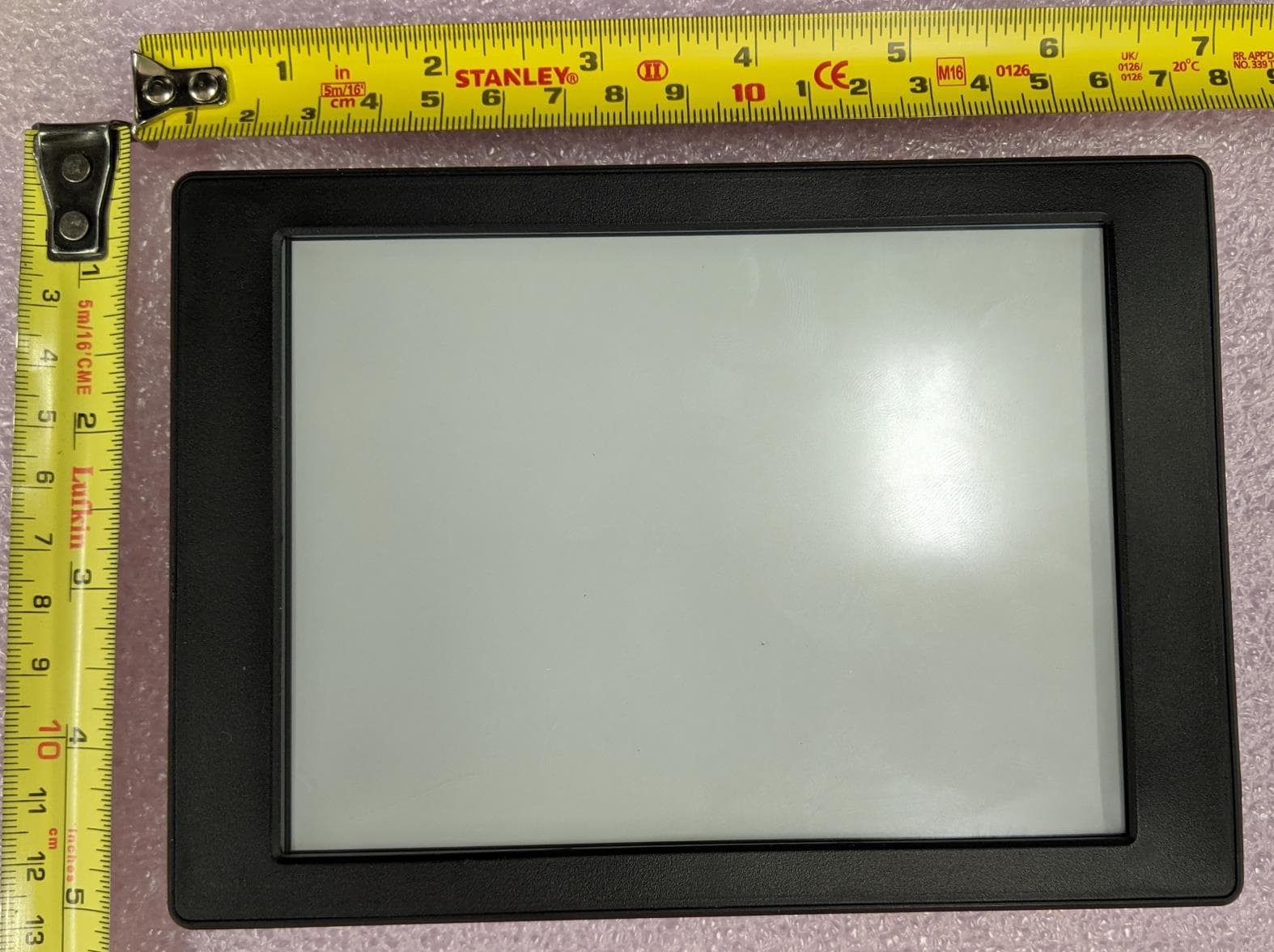 LoRaWAN IoT Display Tablet is indoor use - FCC ID 2ALEPT0006377 - TEKTELIC Communications Incorporated (2)