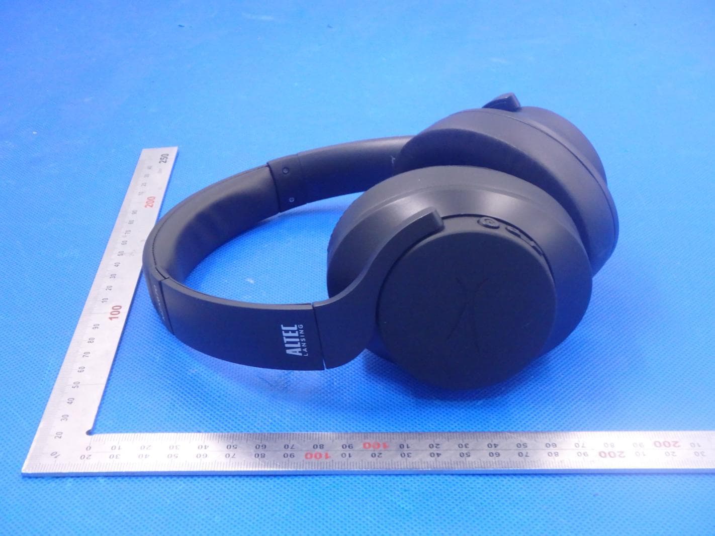 Bluetooth headphones - FCC ID 2ALHZBT-1090 - KO-STAR DEVELOPMENT CO.,LTD (3)