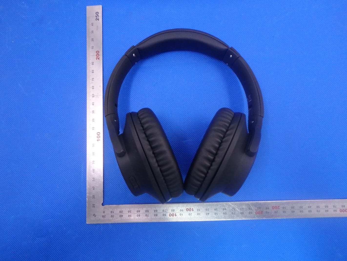 Bluetooth headphones - FCC ID 2ALHZBT-1094 - KO-STAR DEVELOPMENT CO.,LTD (2)