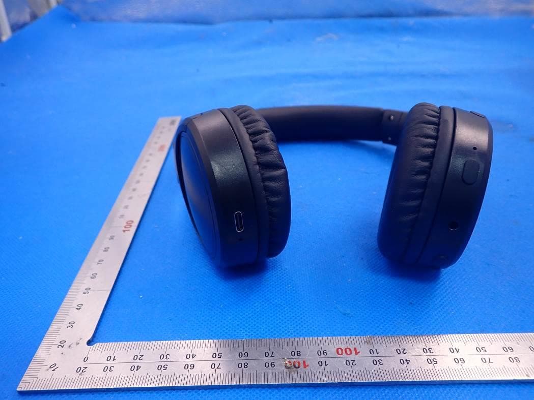 Bluetooth headphones - FCC ID 2ALHZBT-1700 - KO-STAR DEVELOPMENT CO.,LTD (4)