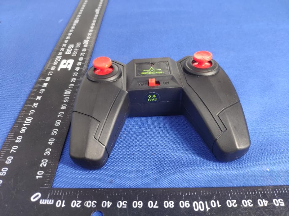 R/C STUNT CAR - FCC ID 2ALNA-1165A - Shenzhen Thousandshores Technology Co., Ltd. (3)