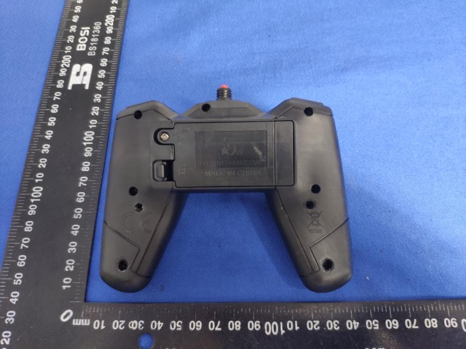 R/C STUNT CAR - FCC ID 2ALNA-1165A - Shenzhen Thousandshores Technology Co., Ltd. (5)