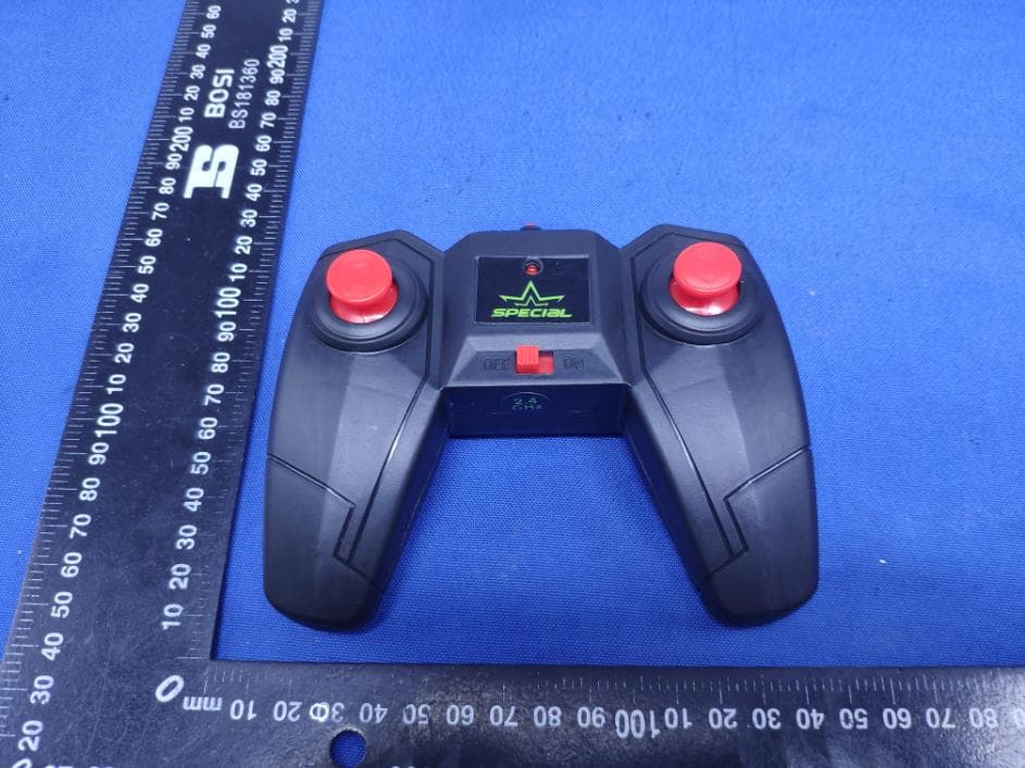 R/C STUNT CAR - FCC ID 2ALNA-1165A - Shenzhen Thousandshores Technology Co., Ltd.