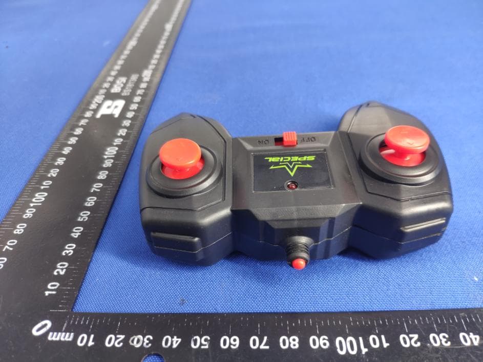 R/C STUNT CAR - FCC ID 2ALNA-1165A - Shenzhen Thousandshores Technology Co., Ltd. (4)