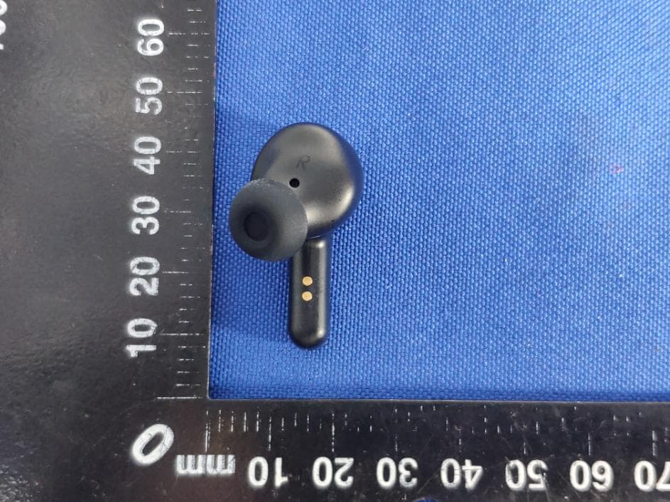 True Wireless Earbuds - FCC ID 2ALNA-BTHA1 - Shenzhen Thousandshores Technology Co., Ltd. (4)