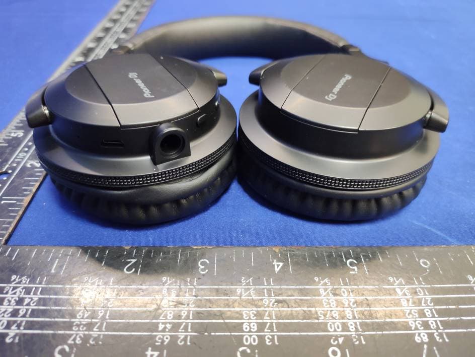 DJ Headphones with Bluetooth functionality - FCC ID 2AM73-HDJCUE1BT - AlphaTheta Corporation (4)