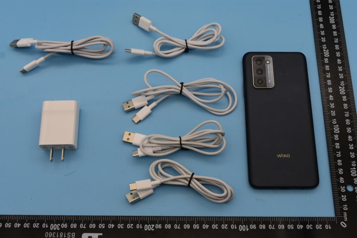Smart phone with GSM, WCDMA, LTE, WiFi and Bluetooth - FCC ID 2AM86VHEM-E04 - Wiko SAS