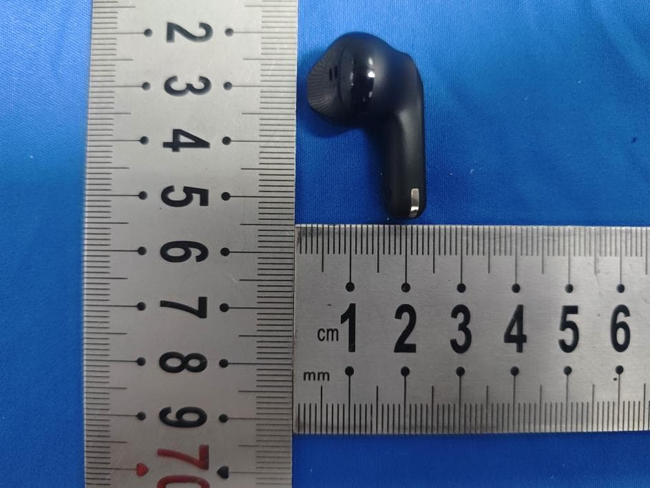 TWS Earbuds - FCC ID 2AMBA-S83 - Dongguan Pinmi Electronic Technology Co., Ltd. (3)