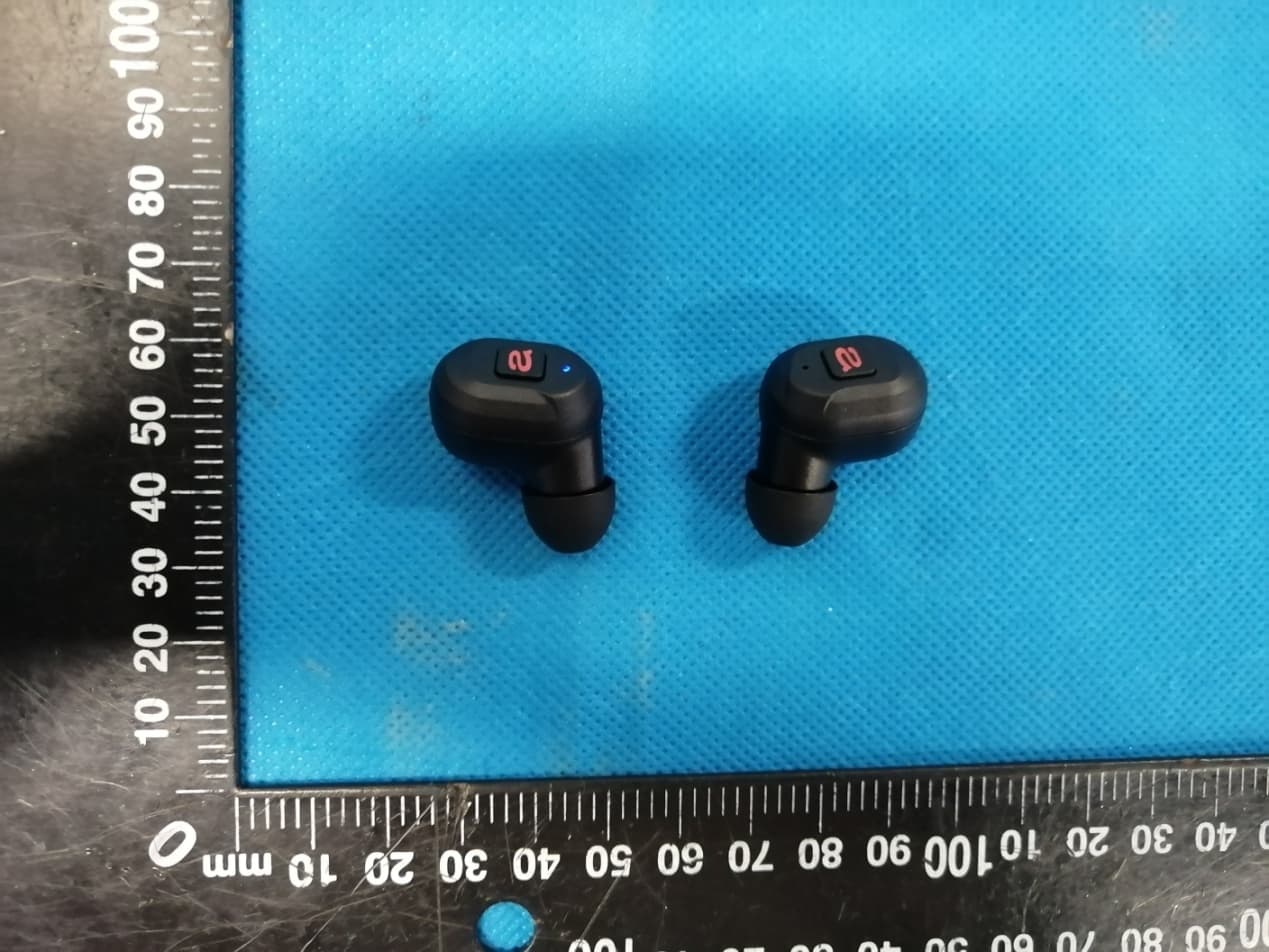 TRUE WIRELESS EARBUDS - FCC ID 2AMC6-AIR2 - Aiwa Corporation (4)