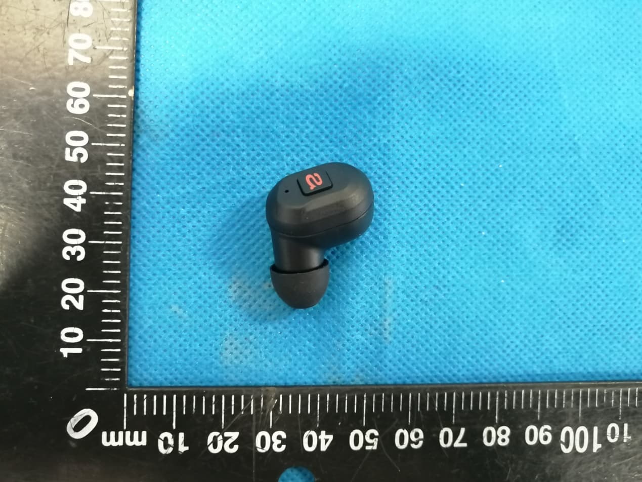 TRUE WIRELESS EARBUDS - FCC ID 2AMC6-AIR2 - Aiwa Corporation (3)
