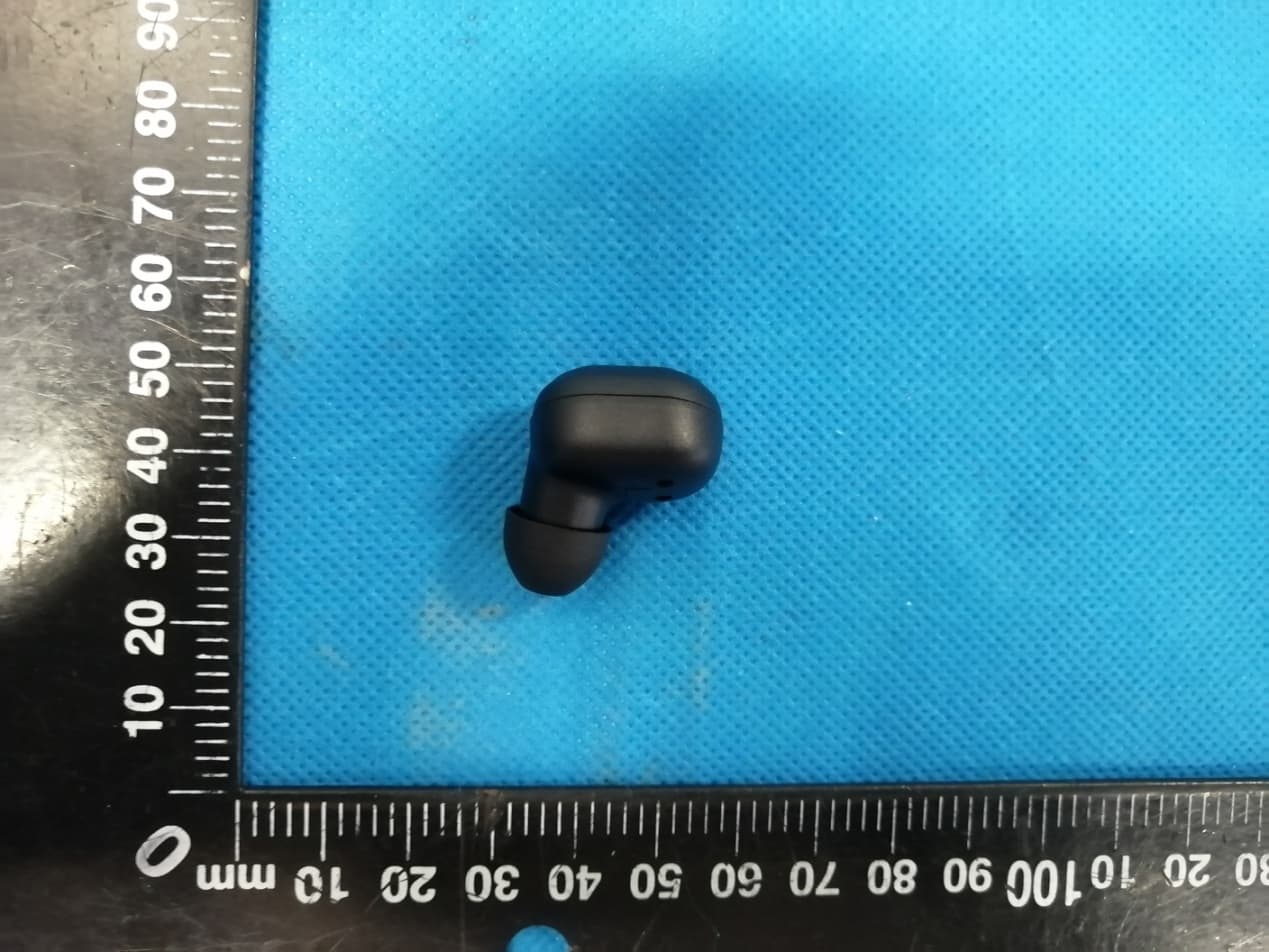 TRUE WIRELESS EARBUDS - FCC ID 2AMC6-AIR2 - Aiwa Corporation (5)