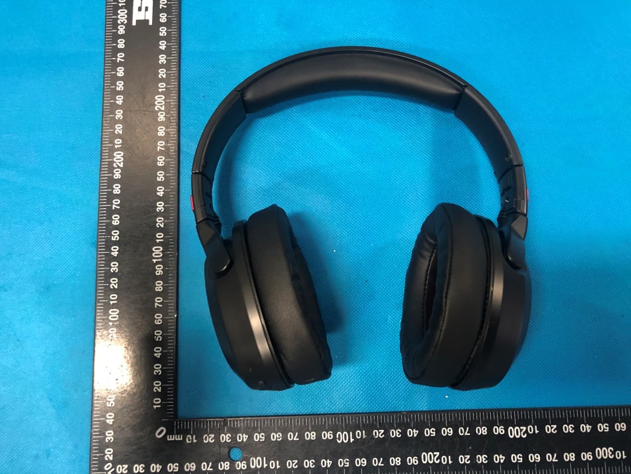 Bluetooth Headphone - FCC ID 2AMC6-ARC1ANC - Aiwa Corporation (3)