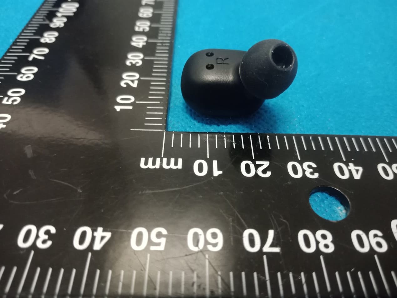 TRUE WIRELESS EARBUDS - FCC ID 2AMC6-PRODIGY-AIR2 - Aiwa Corporation (5)