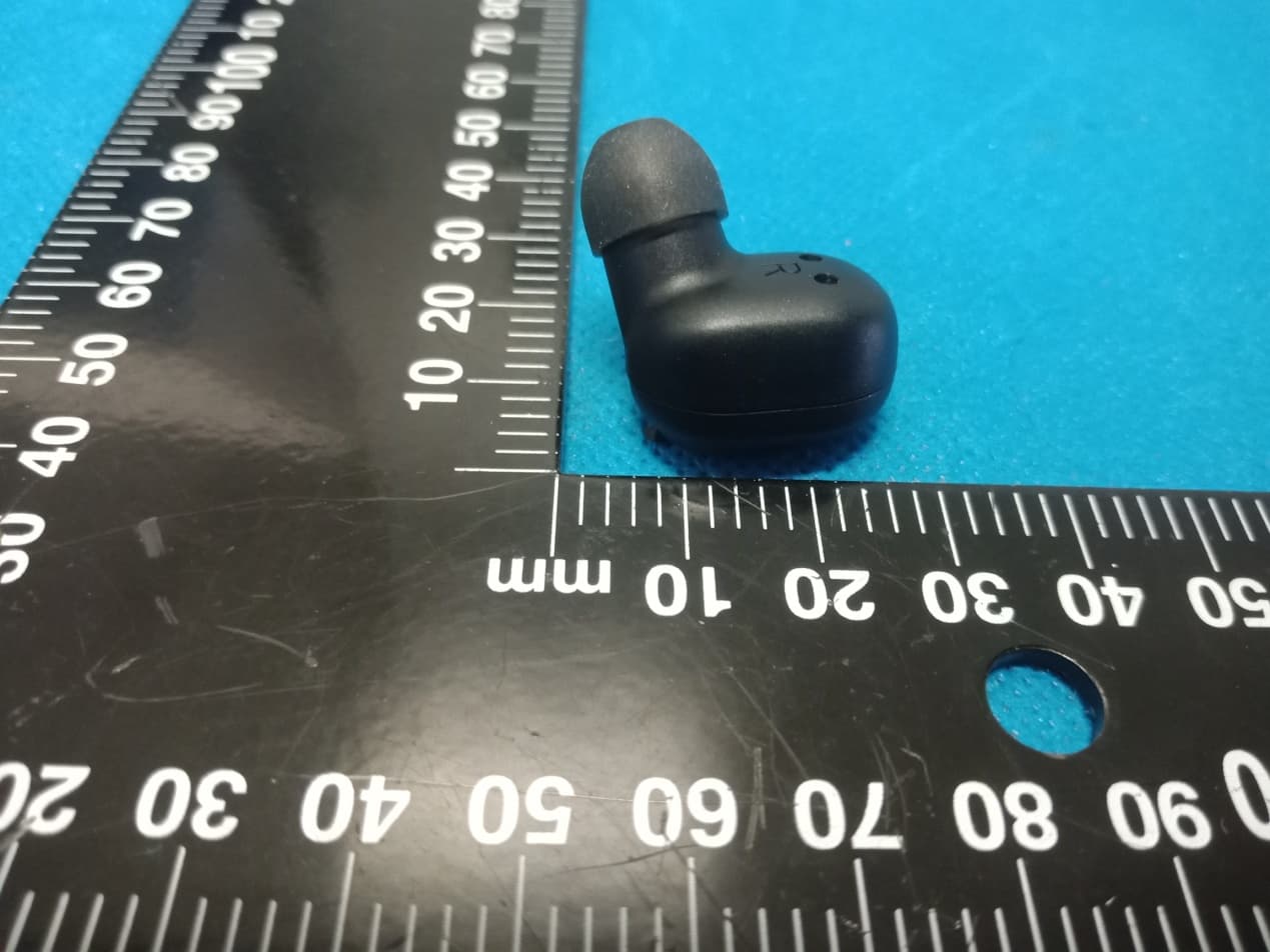 TRUE WIRELESS EARBUDS - FCC ID 2AMC6-PRODIGY-AIR2 - Aiwa Corporation (4)