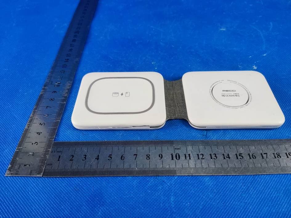 2-IN-1 MAGNETIC WIRELESS CHARGER - FCC ID 2AMG5-STG-6897-TX - JLR Gear (4)