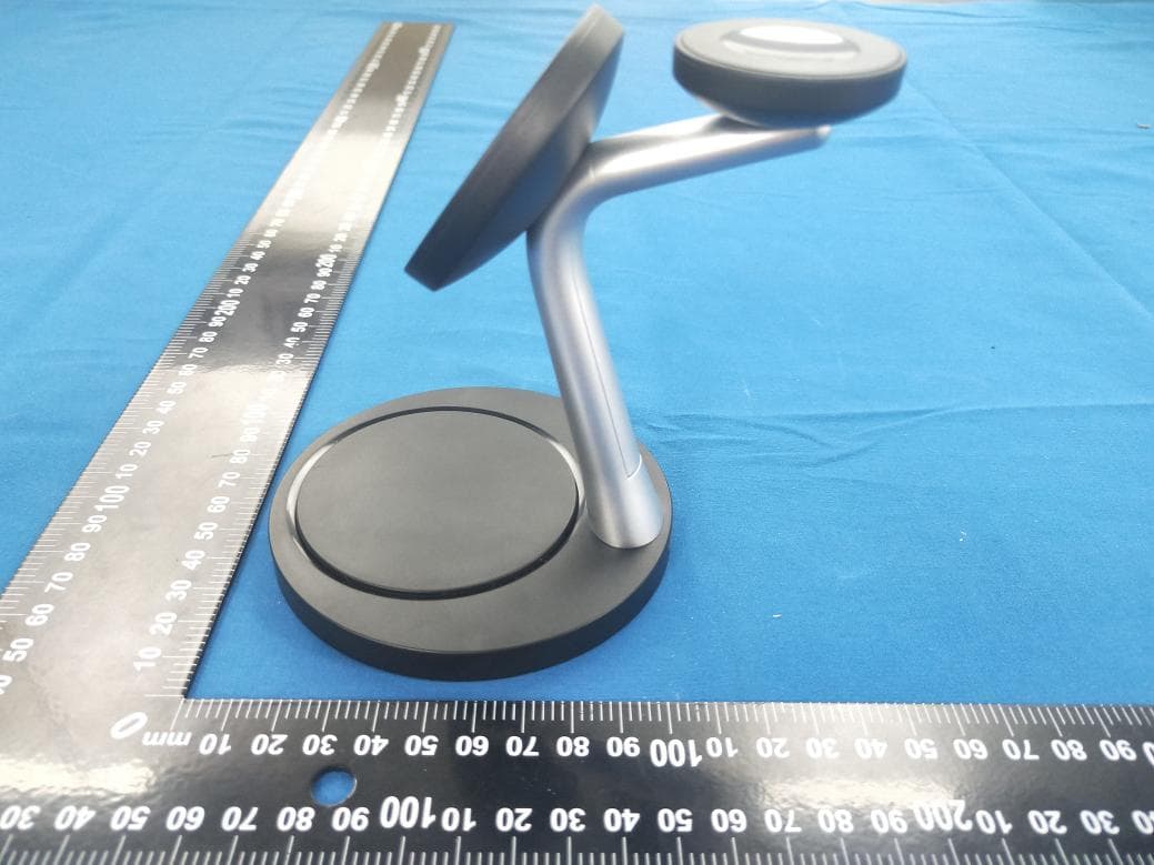3 in 1 Magnetic Wireless Charging Station - FCC ID 2AMG5-STG6884 - JLR Gear (2)