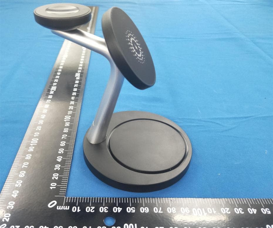 3 in 1 Magnetic Wireless Charging Station - FCC ID 2AMG5-STG6884 - JLR Gear (5)
