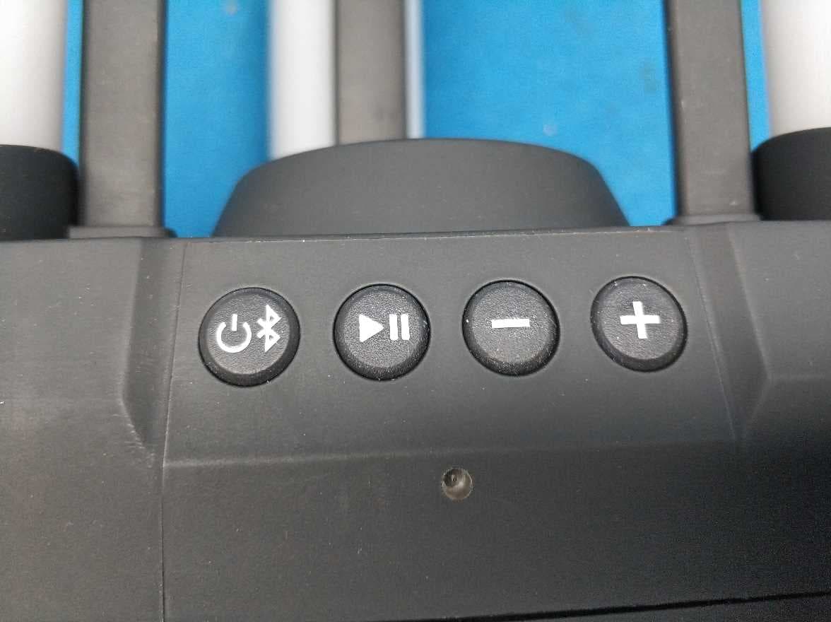 Swiss Tech Kernstuck Bluetooth Speaker Lantern - FCC ID 2AMI2-30798 - Hangzhou Great Star Industrial Co., Ltd. (5)
