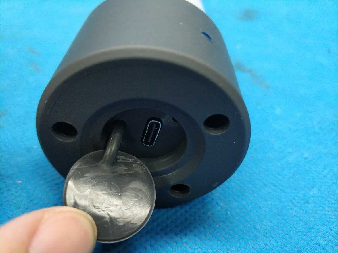 Swiss Tech Kernstuck Bluetooth Speaker Lantern - FCC ID 2AMI2-30798 - Hangzhou Great Star Industrial Co., Ltd. (2)