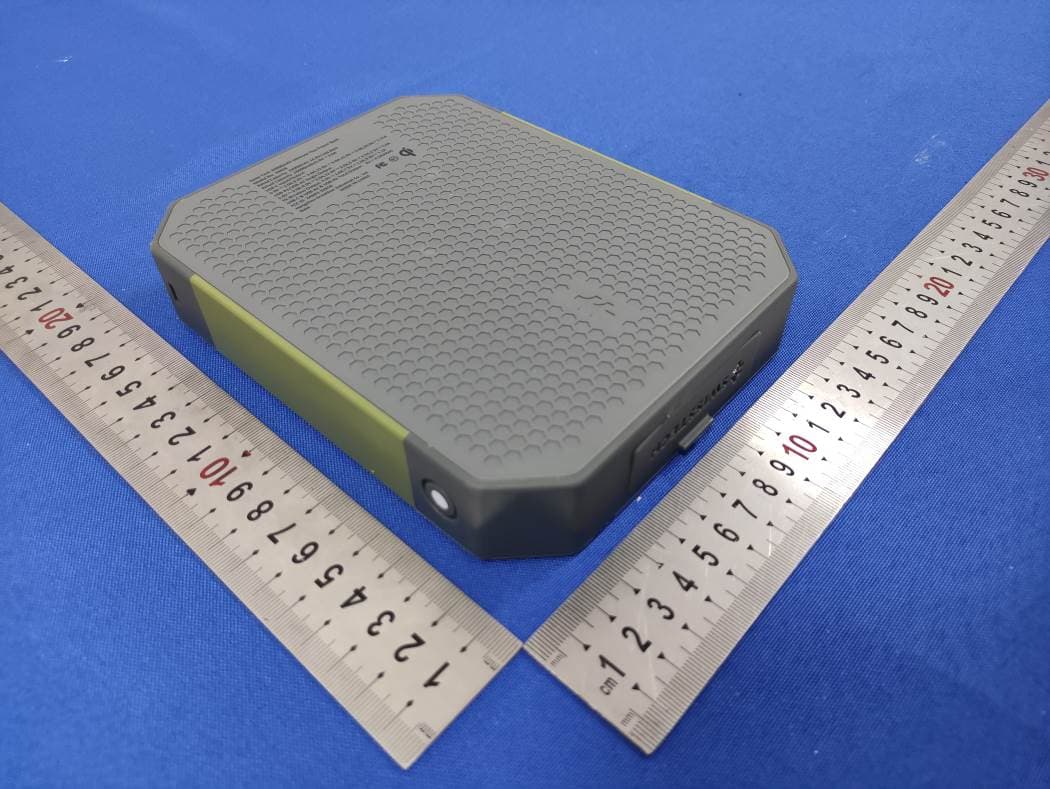 Swiss Tech 40000mAh Ultimate Plus Power Bank - FCC ID 2AMI2-33658 - Hangzhou Great Star Industrial Co., Ltd. (3)