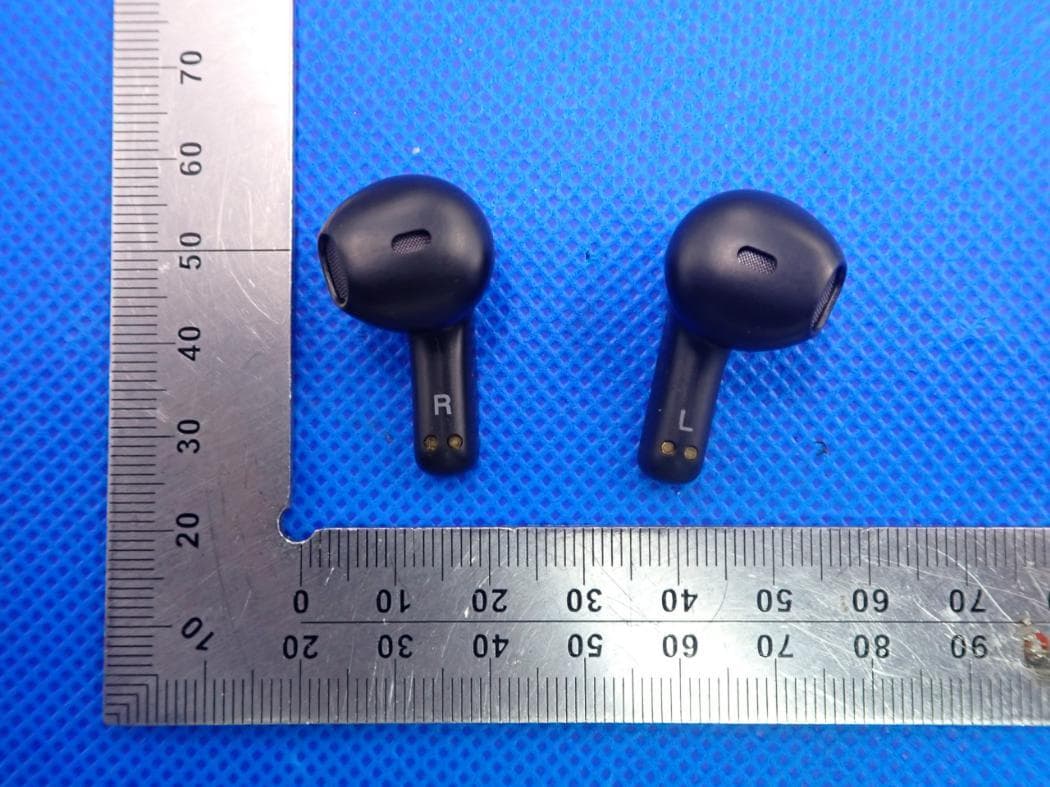 TWS Earphones - FCC ID 2AMNQTWS21 - Dongguan UiiSii Electronics Co., Ltd. (2)