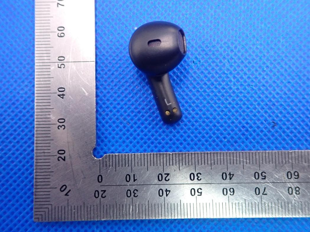 TWS Earphones - FCC ID 2AMNQTWS21 - Dongguan UiiSii Electronics Co., Ltd. (4)