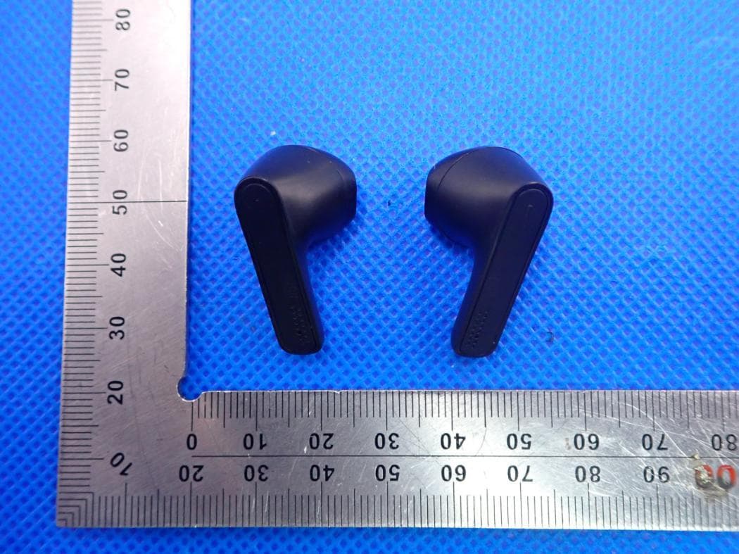 TWS Earphones - FCC ID 2AMNQTWS21 - Dongguan UiiSii Electronics Co., Ltd. (3)