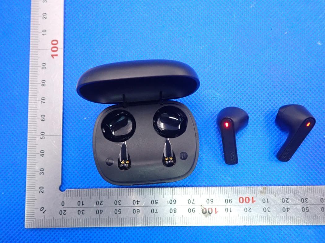 TWS Earphones - FCC ID 2AMNQTWS21 - Dongguan UiiSii Electronics Co., Ltd. (5)