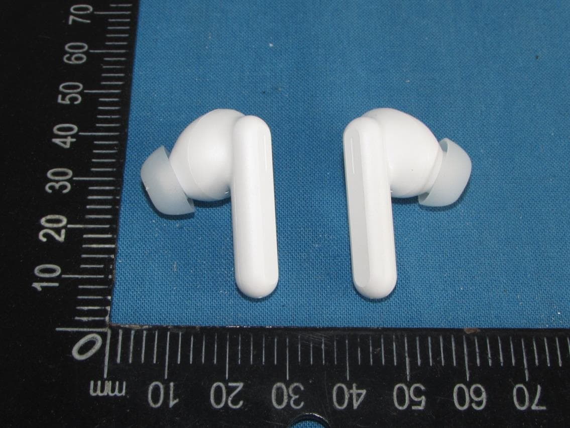 True Wireless Earbuds - FCC ID 2AMQ6-GT7 - Dongguan Liesheng Electronics Co., Ltd. (2)