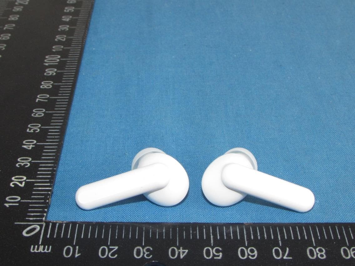 True Wireless Earbuds - FCC ID 2AMQ6-GT7 - Dongguan Liesheng Electronics Co., Ltd. (5)